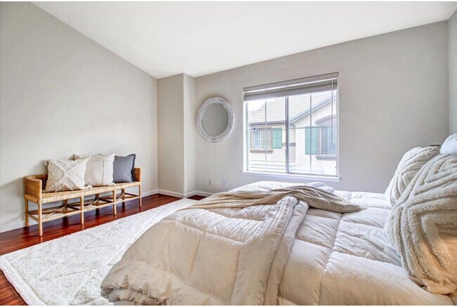 Foto del edificio - 3276 Shiraz Pl