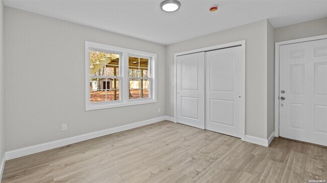 Foto del edificio - 18 Canine Rd