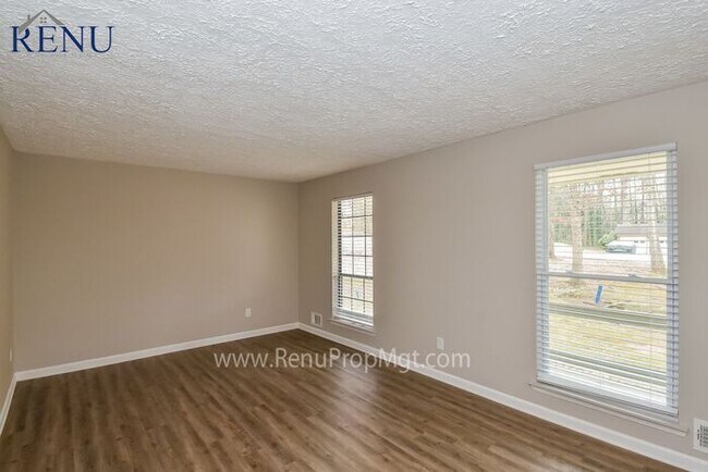 Building Photo - Now Available! 5 Bedroom 2.5 Bath!