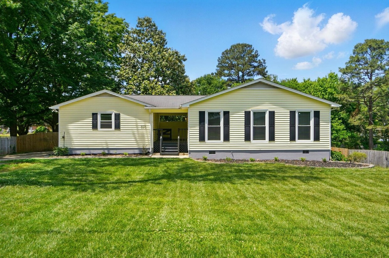 Primary Photo - Renovated Gem in Gastonia with Walkout Bas...