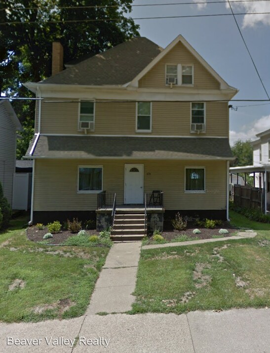 Primary Photo - 375 College Ave
