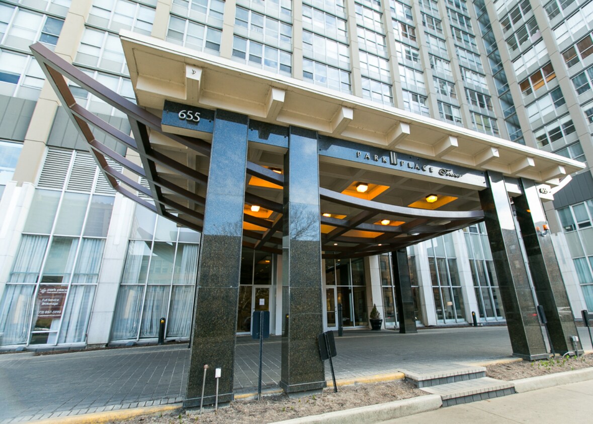 Foto principal - 655 W Irving Park Rd