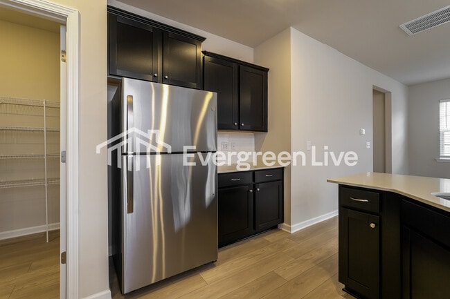 Foto del edificio - 810 Pear Blossom Ct