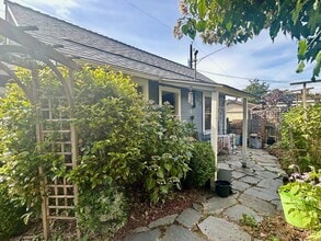 Building Photo - 2529 1st Ave W