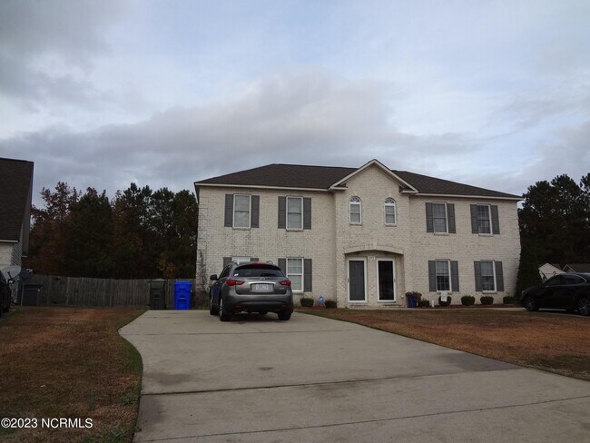 Building Photo - 217 S Pointe Dr