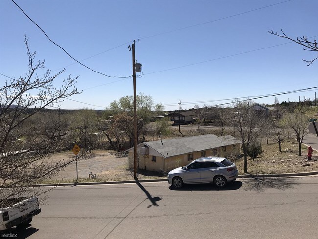 Foto del edificio - 2 br, 1 bath House - 105 E Alice St