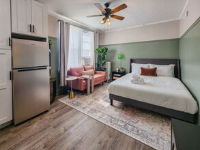 Building Photo - 2115 N Sedgwick St