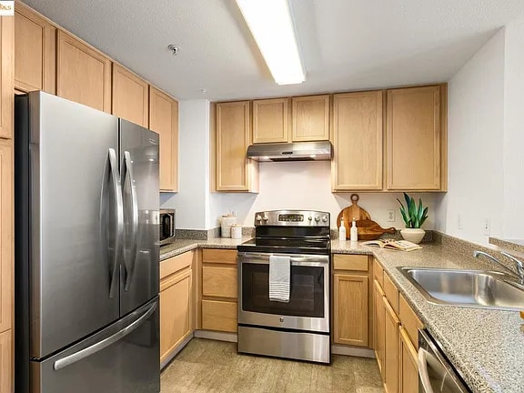 Kitchen - 555 10th St