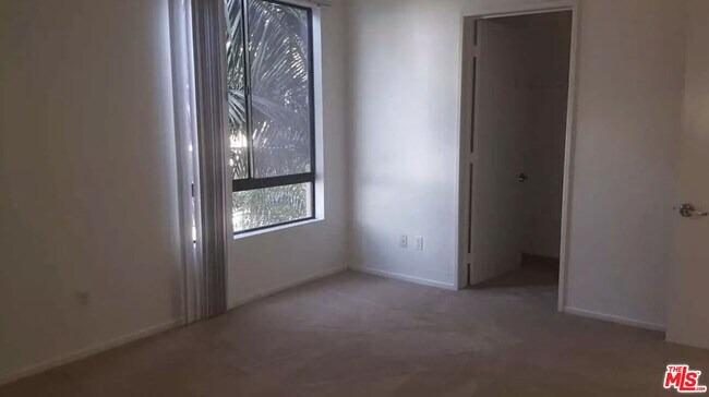 Foto del edificio - 7076 Hawthorn Ave