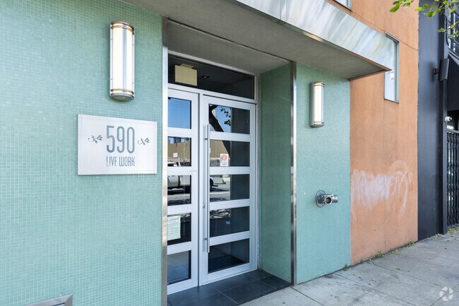 Entrada - Flower Market Lofts