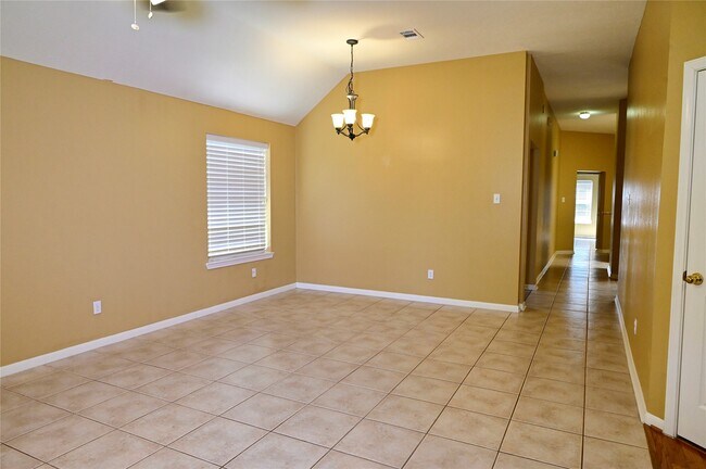 Building Photo - 4530 Topaz Trail Dr
