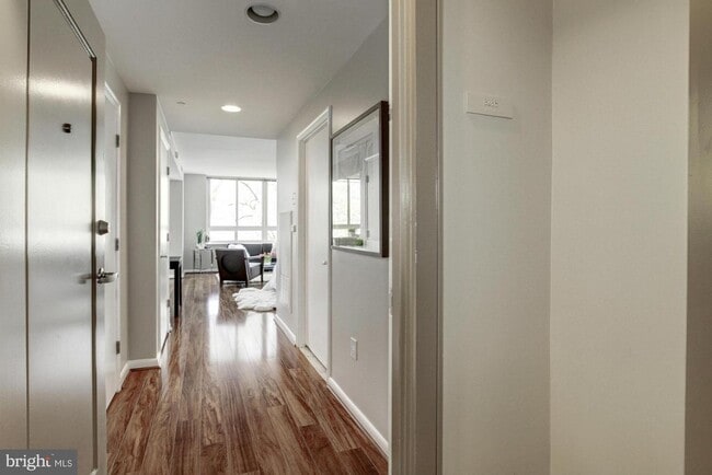 Building Photo - 355 I St SW