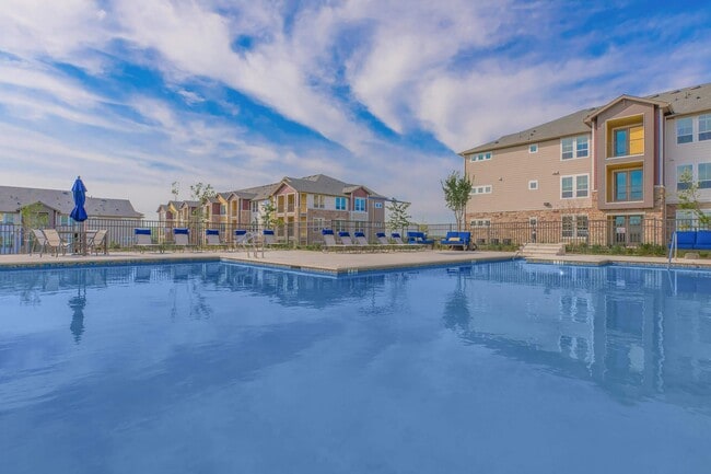 Building Photo - Urban Elegance: 3 Bedroom Apartments with ...