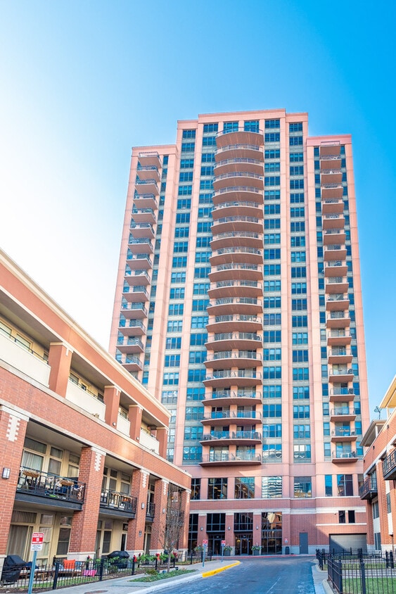 330 N Jefferson St Unit 606, Chicago, IL 60661 Room for Rent in