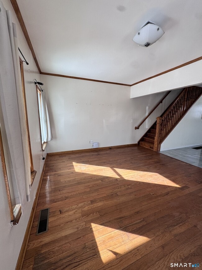 Building Photo - 64 Marne St