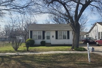 Building Photo - 1016 N Crawford Ave