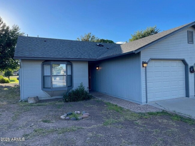 Building Photo - 1030 N Old Chisholm Trail