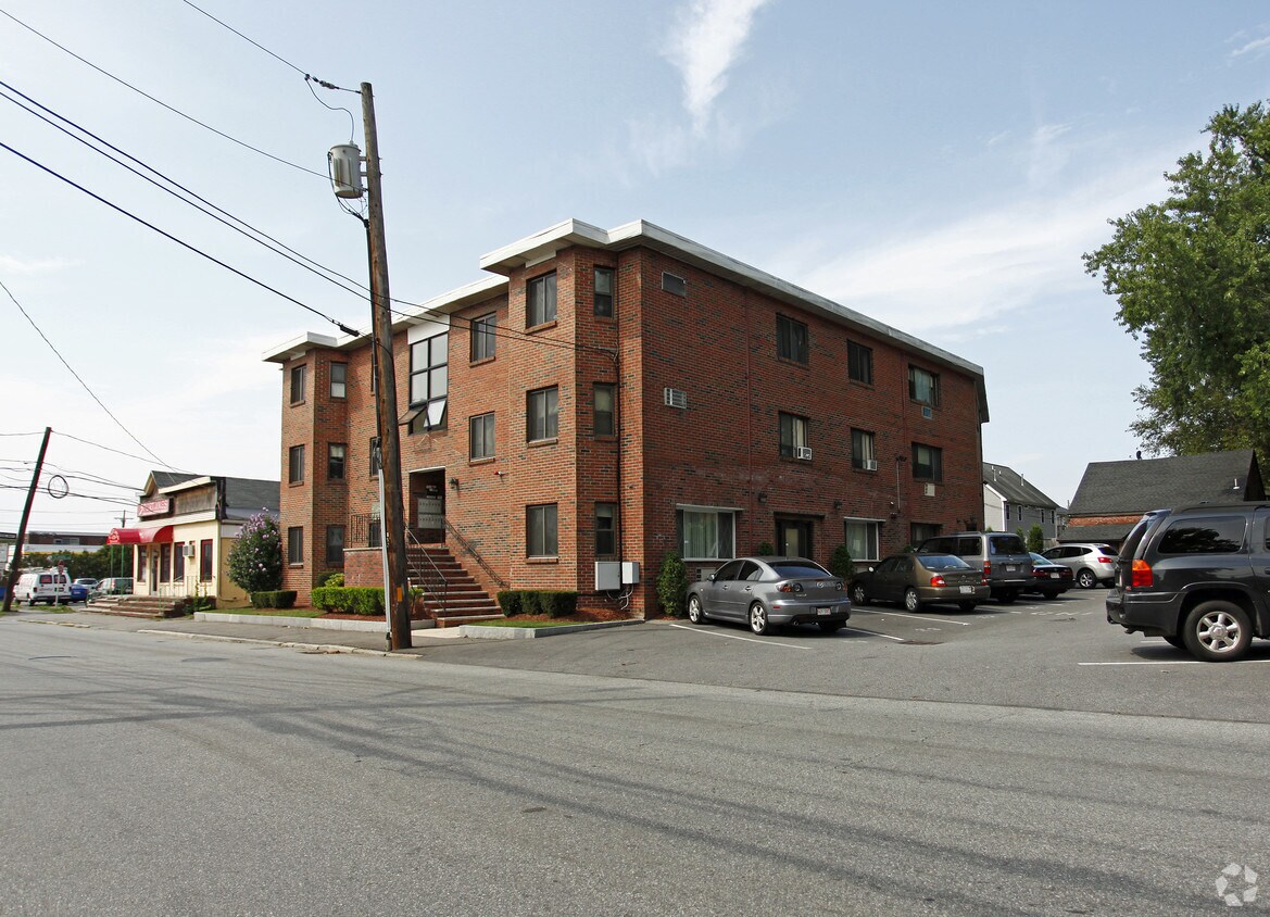 Building Photo - 165-173 Willow St
