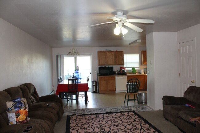 Foto del edificio - 2521 Meadow Cir