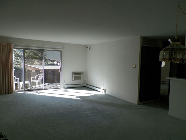 Foto del edificio - Well-Located 2 Bedroom Condo Available Mid June