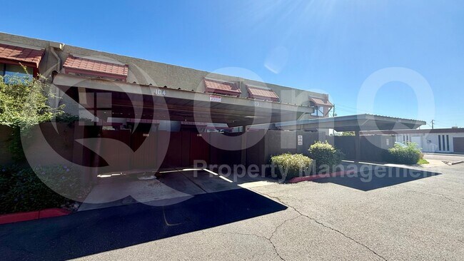 Foto del edificio - 2724 W McLellan Blvd