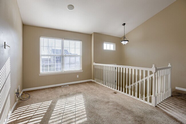 Building Photo - Warm & Welcoming 3 Bedroom Near 192nd & Q ...