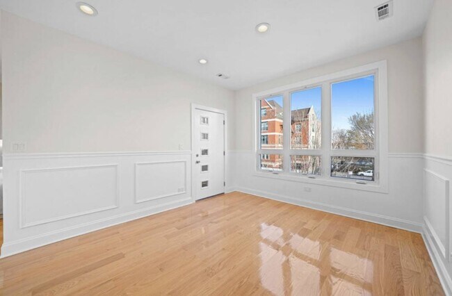 Foto del edificio - 2811 W Jackson Blvd