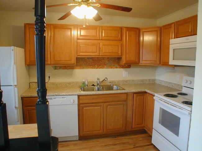 Foto del edificio - House For Lease