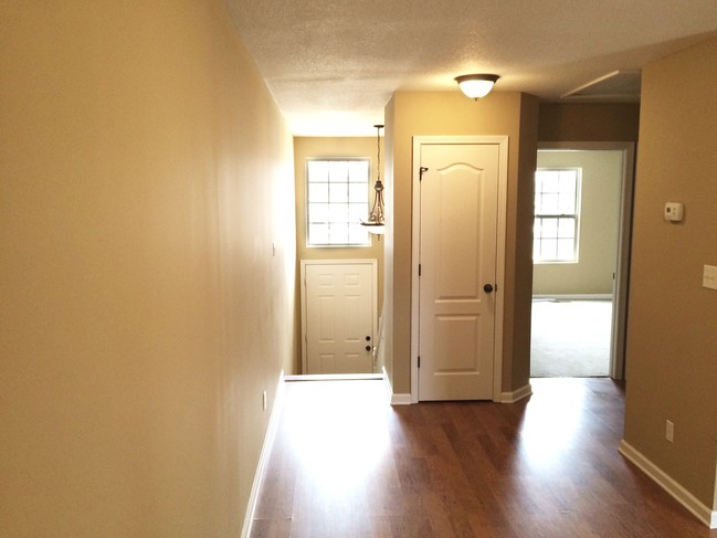 Building Photo - 1714 Thistlewood Dr