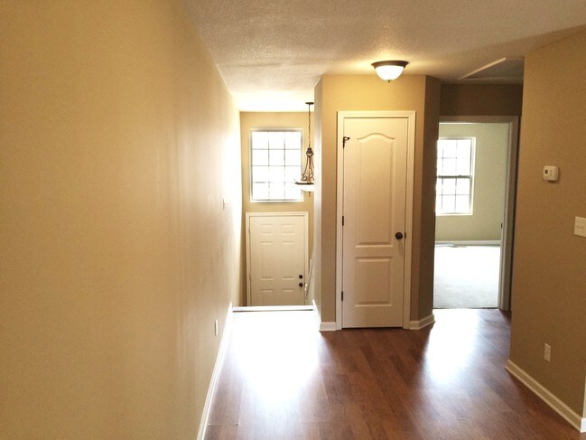 Foto del edificio - 1714 Thistlewood Dr