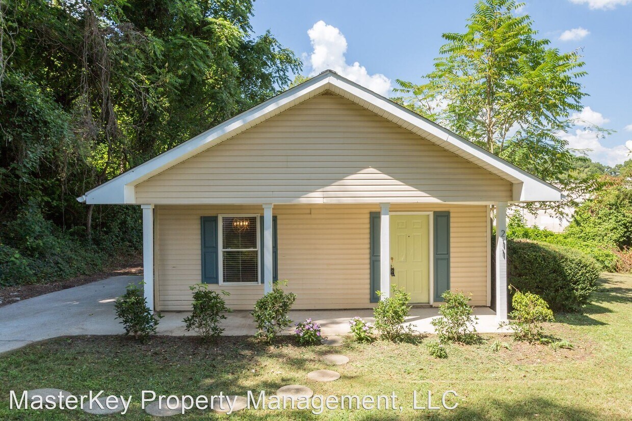 Primary Photo - 3 br, 1 bath House - 211 Golf Course Drive