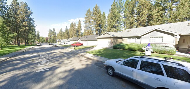 Building Photo - Delightful 2 Bed, 2 Bath Duplex near River...