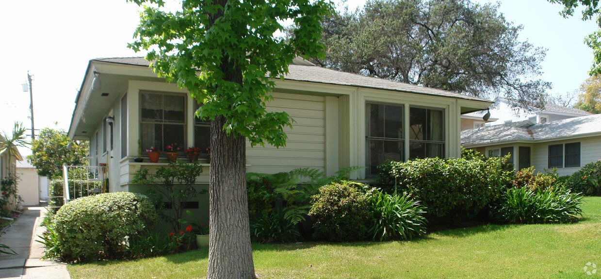 Building Photo - 629 Park Ave