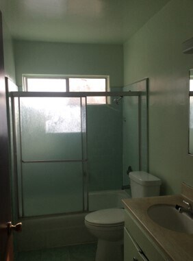 Foto del edificio - 2216-2218 Lincoln Park Ave