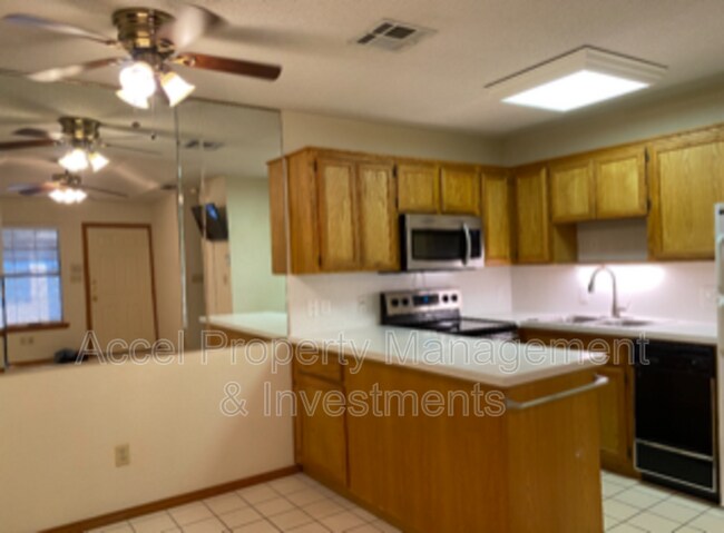 Foto del edificio - 1713 Oasis Dr