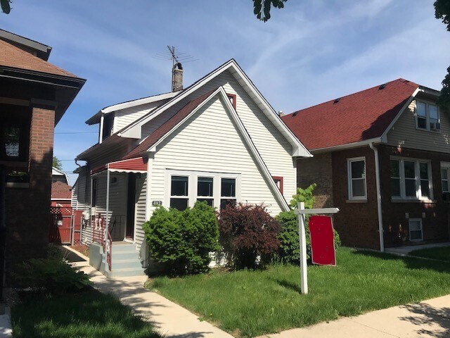 Foto principal - 4142 N McVicker Ave