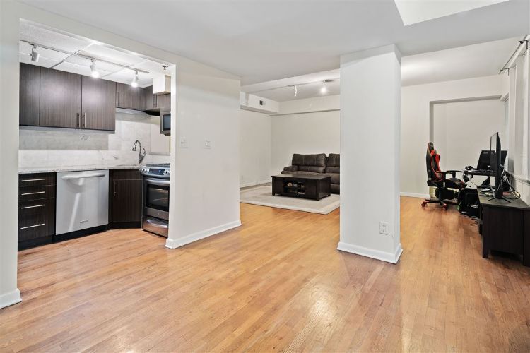 Primary Photo - 357 Varick St