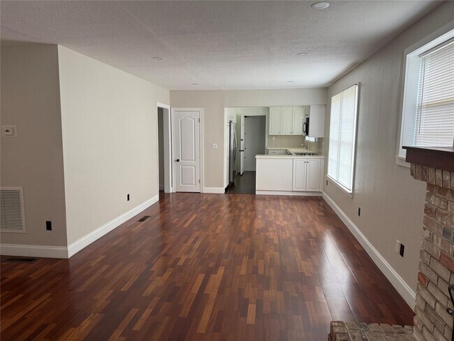 Building Photo - 5025 SW 64th Ave