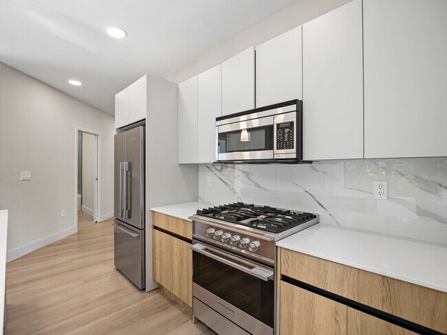 Foto del edificio - 249 Corey Rd