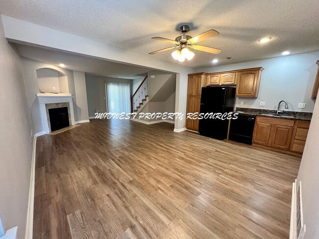 Foto del edificio - Stunning 3 Bedroom townhome w/ outdoor Maintenance provided