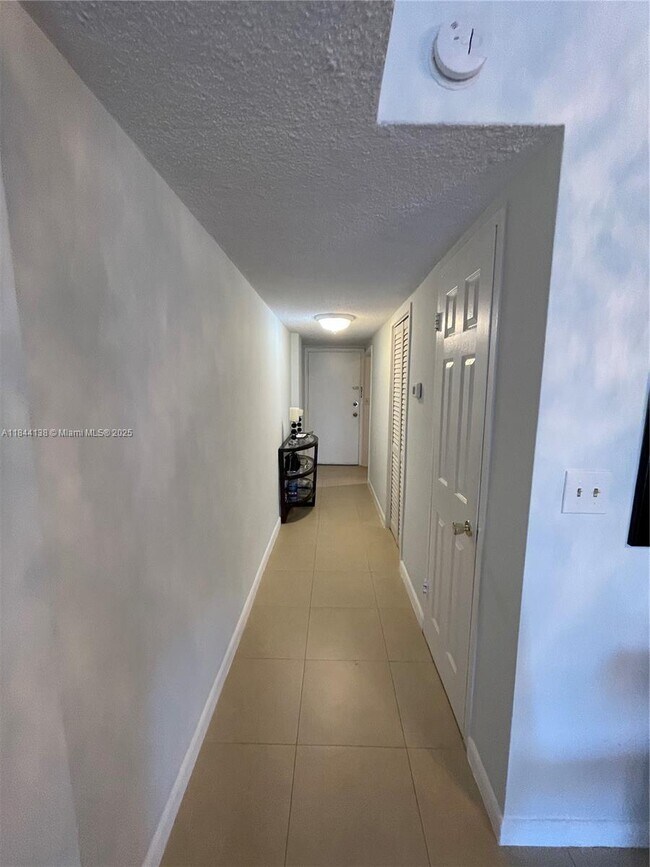 Foto del edificio - 3660 NE 166th St