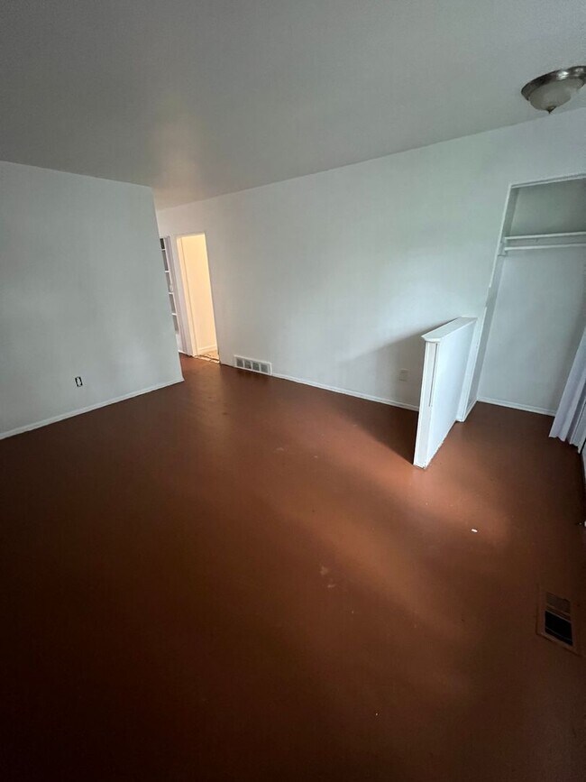 Foto del edificio - 3 Bedroom 1.5 Bath - $1200