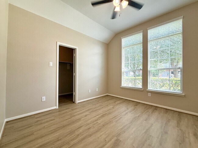 Foto del edificio - 8139 Edenwood Dr