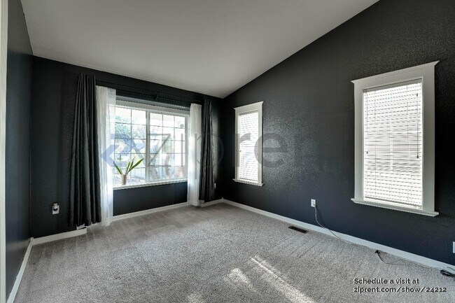 Building Photo - 6117 101st Pl NE