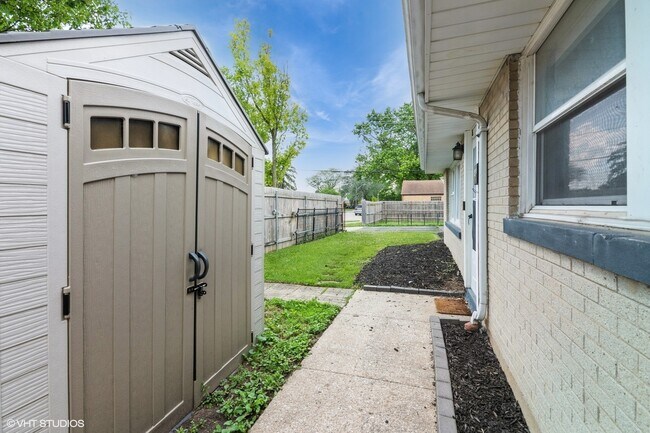 Foto del edificio - 4346 Maple Ave