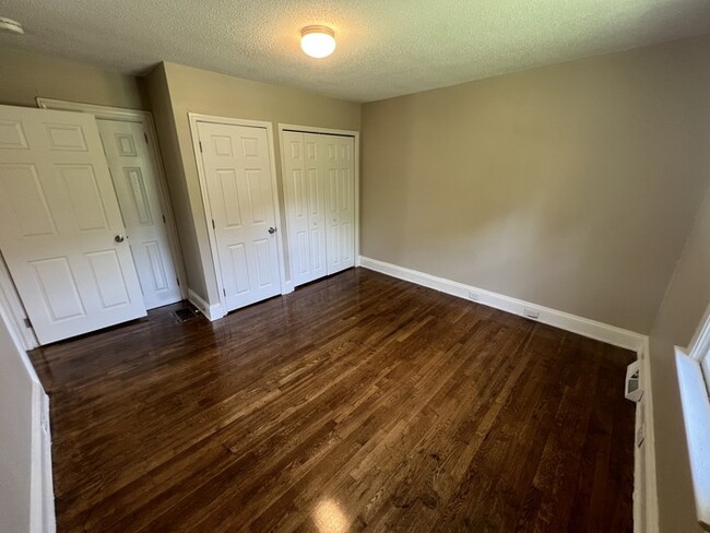 Foto del edificio - 304 Cedar Springs Rd