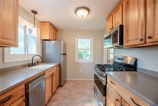 Building Photo - 202 River Meadow Dr
