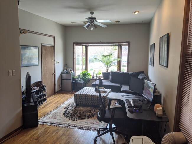 Foto del edificio - 2532 N Ashland Ave