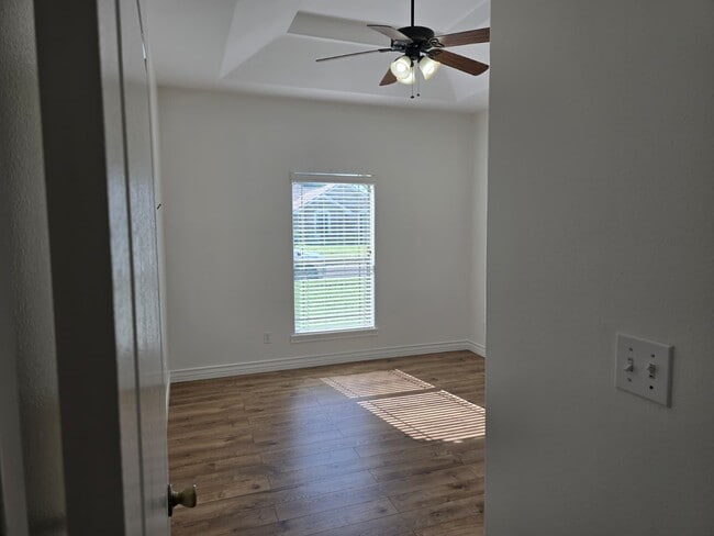 Bedroom 2 - 904 Shawnee Bend Rd