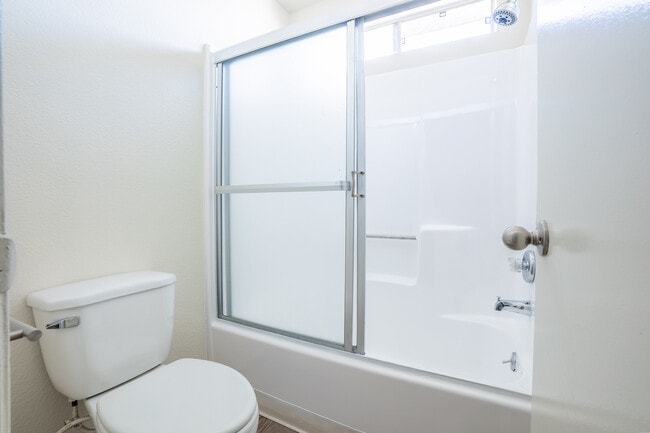 Building Photo - Granada Apartments